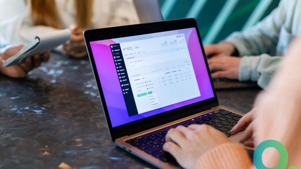 Image illustrant une stratégie innovante pour attirer des DSI sans appels d'offres dans le secteur informatique