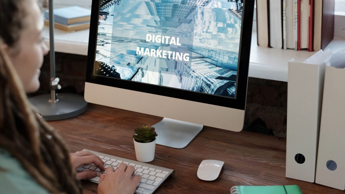 Illustration d'un audit marketing digital pour évaluer la visibilité en ligne des TPE et PME