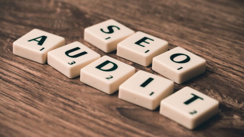 Illustration d'une PME locale optimisant ses mots-clés SEO pour améliorer son référencement en ligne
