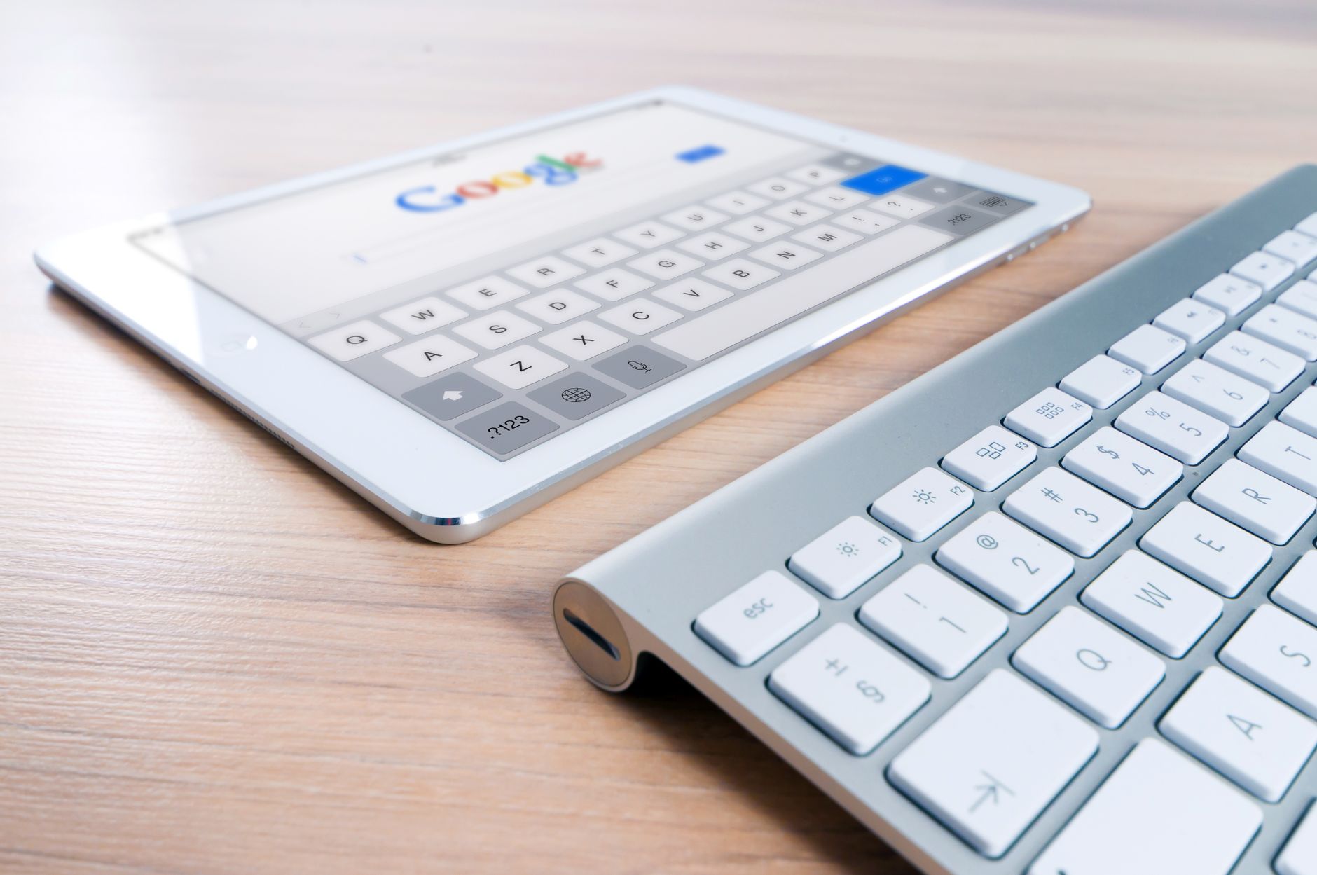 Image illustrant les erreurs fréquentes à éviter lors de la rédaction de contenu optimisé pour le SEO sur Google