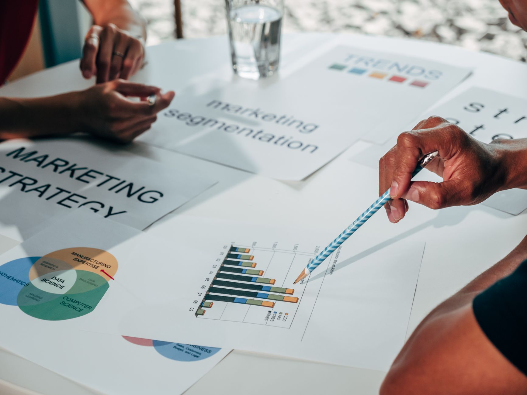 Étude de cas PME illustrant le ROI marketing et les indicateurs clés pour mesurer le retour sur investissement
