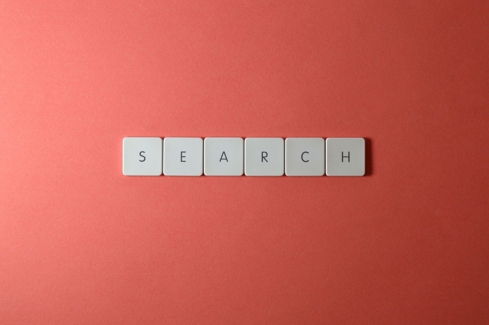 Illustration d'une PME utilisant des mots-clés SEO pour améliorer son référencement local et sa visibilité en ligne
