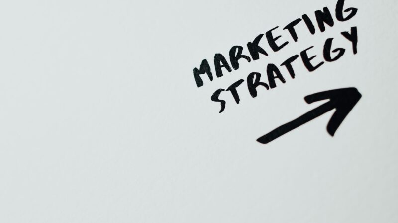 Graphique illustrant les 5 étapes clés d'un plan marketing efficace pour les TPE et PME