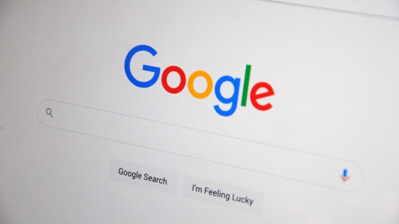Image illustrant la rédaction optimisée pour le SEO avec des conseils pour améliorer le contenu des pages web