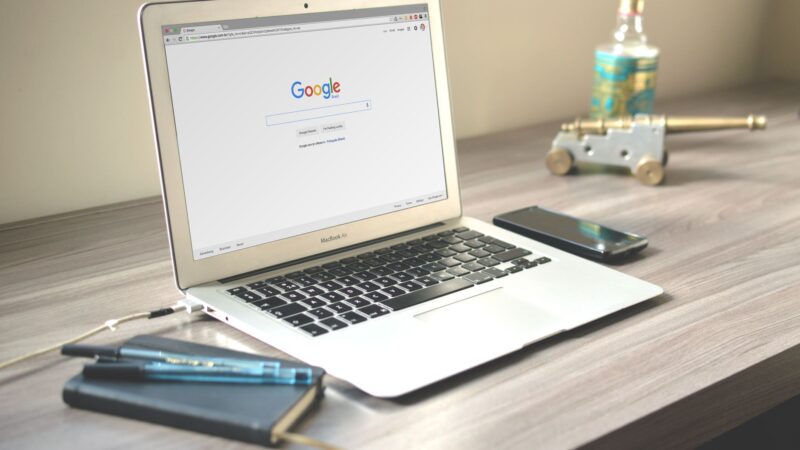 Illustration des fondamentaux du SEO technique pour optimiser les sites d'entreprise et améliorer leur visibilité en ligne