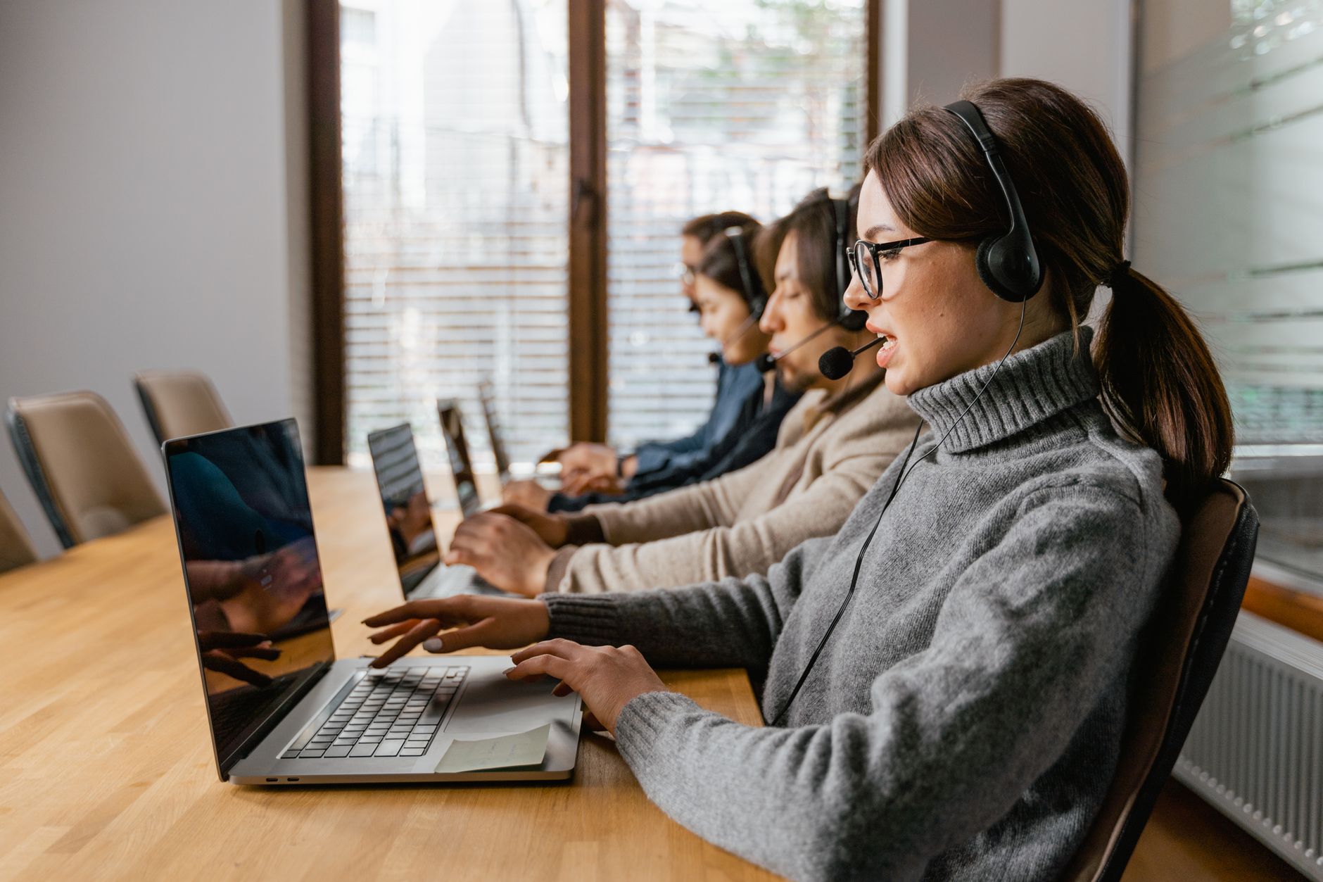 TPE utilisant un CRM pour optimiser la gestion client et améliorer les relations commerciales