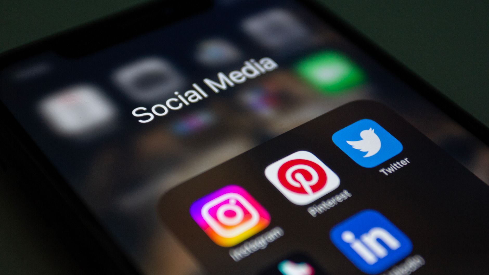 Visuel montrant une campagne publicitaire LinkedIn optimisée pour PME et B2B
