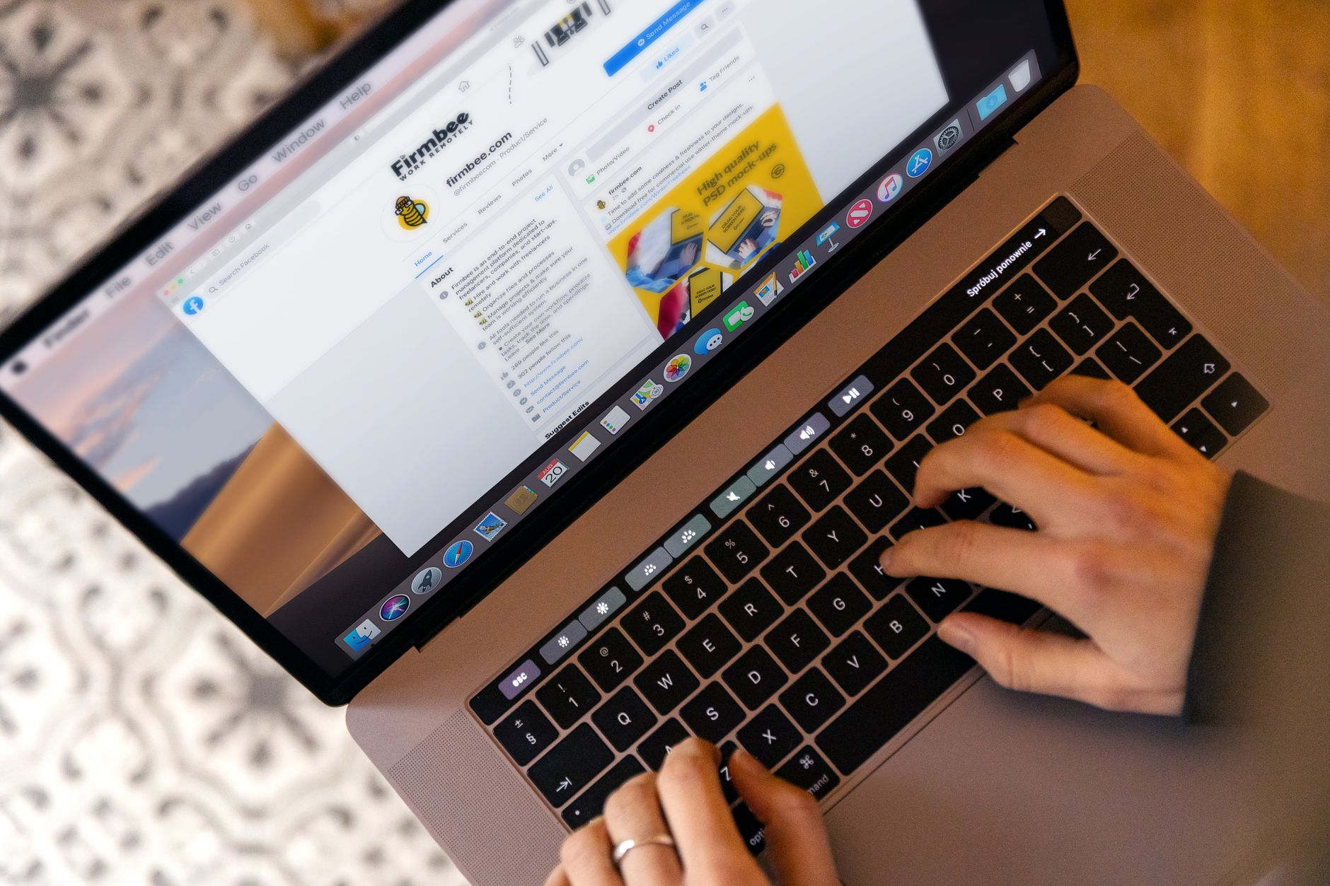 Illustration comparatif outils email marketing pour PME avec Mailchimp Brevo HubSpot