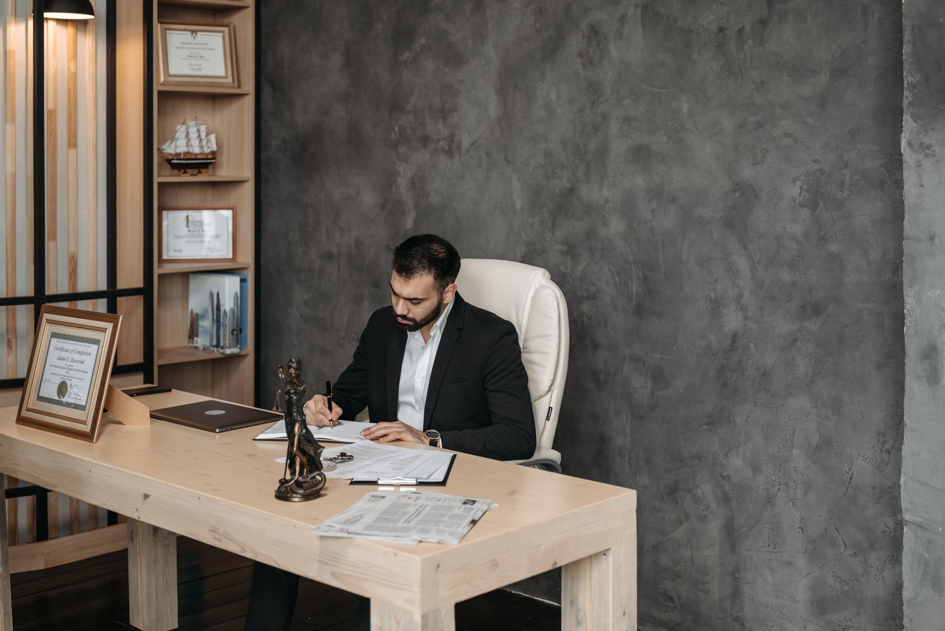 Expert-comptable évitant erreurs en ligne pour améliorer visibilité et marketing du cabinet