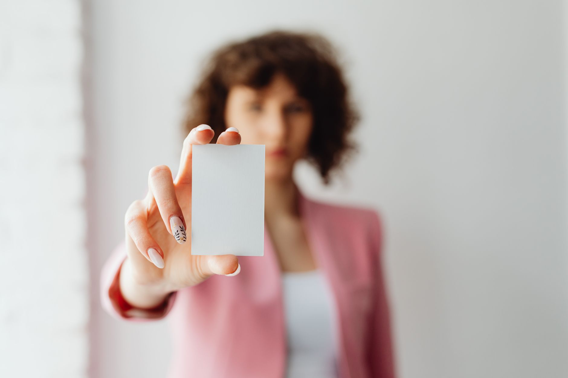Portrait d'un dirigeant travaillant sur son personal branding pour PME sur LinkedIn
