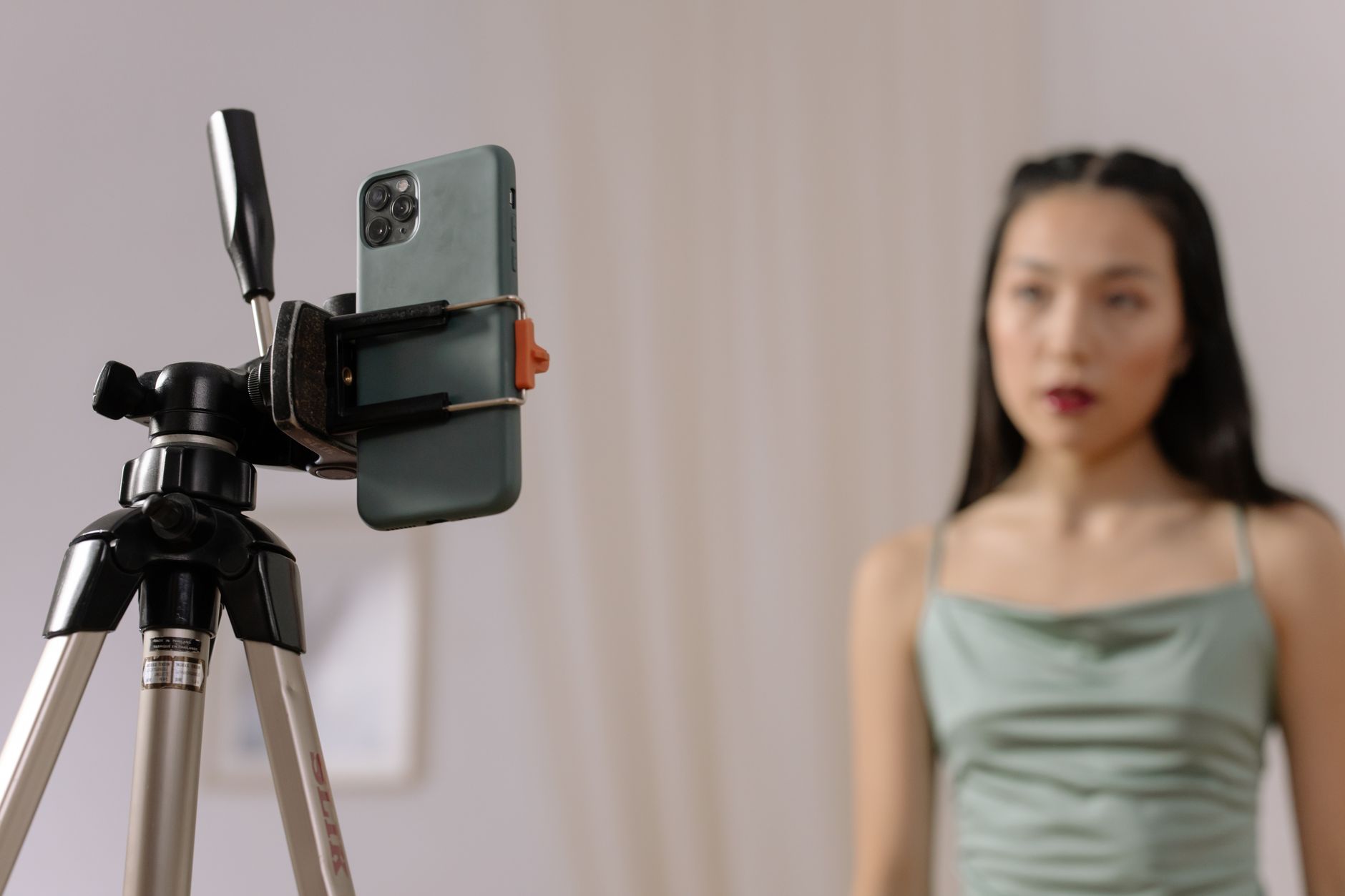 Micro-influenceurs B2B en action lors d'une campagne marketing pour PME