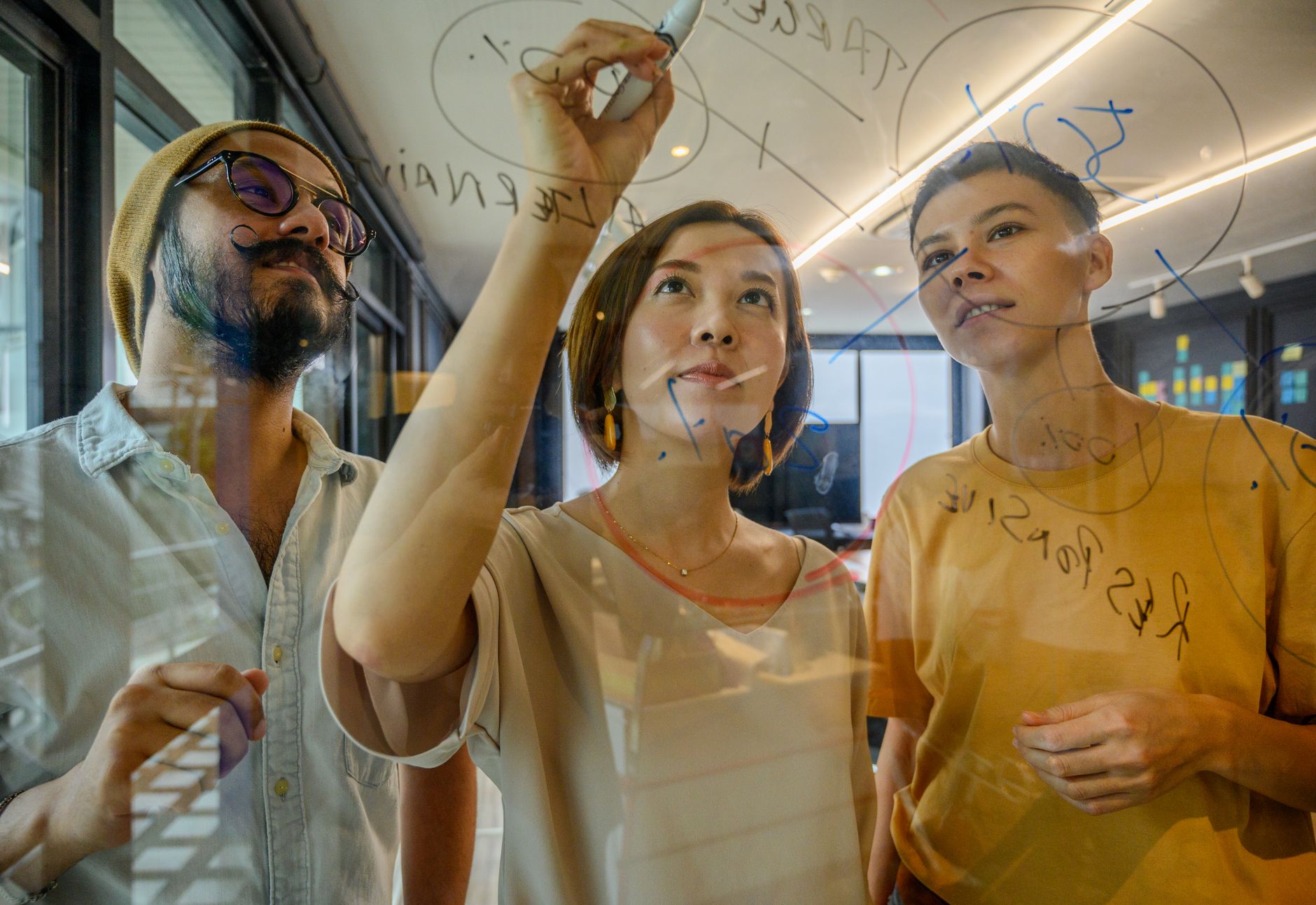 Illustration d'une stratégie de storytelling efficace intégrant des clients ambassadeurs pour renforcer la marque en B2B