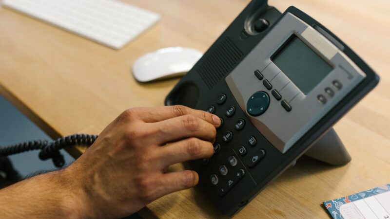 Illustration de la prospection téléphonique en 2026 face aux défis du digital et du phoning B2B