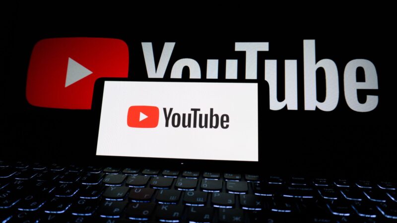 Illustration d'une PME lançant sa chaîne YouTube pour améliorer sa stratégie marketing et acquérir des clients B2B