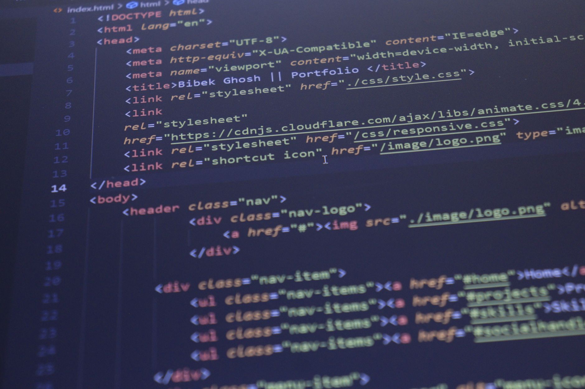 Illustration sur l'importance des backlinks et du maillage interne pour l'optimisation SEO d'un site web avec IA