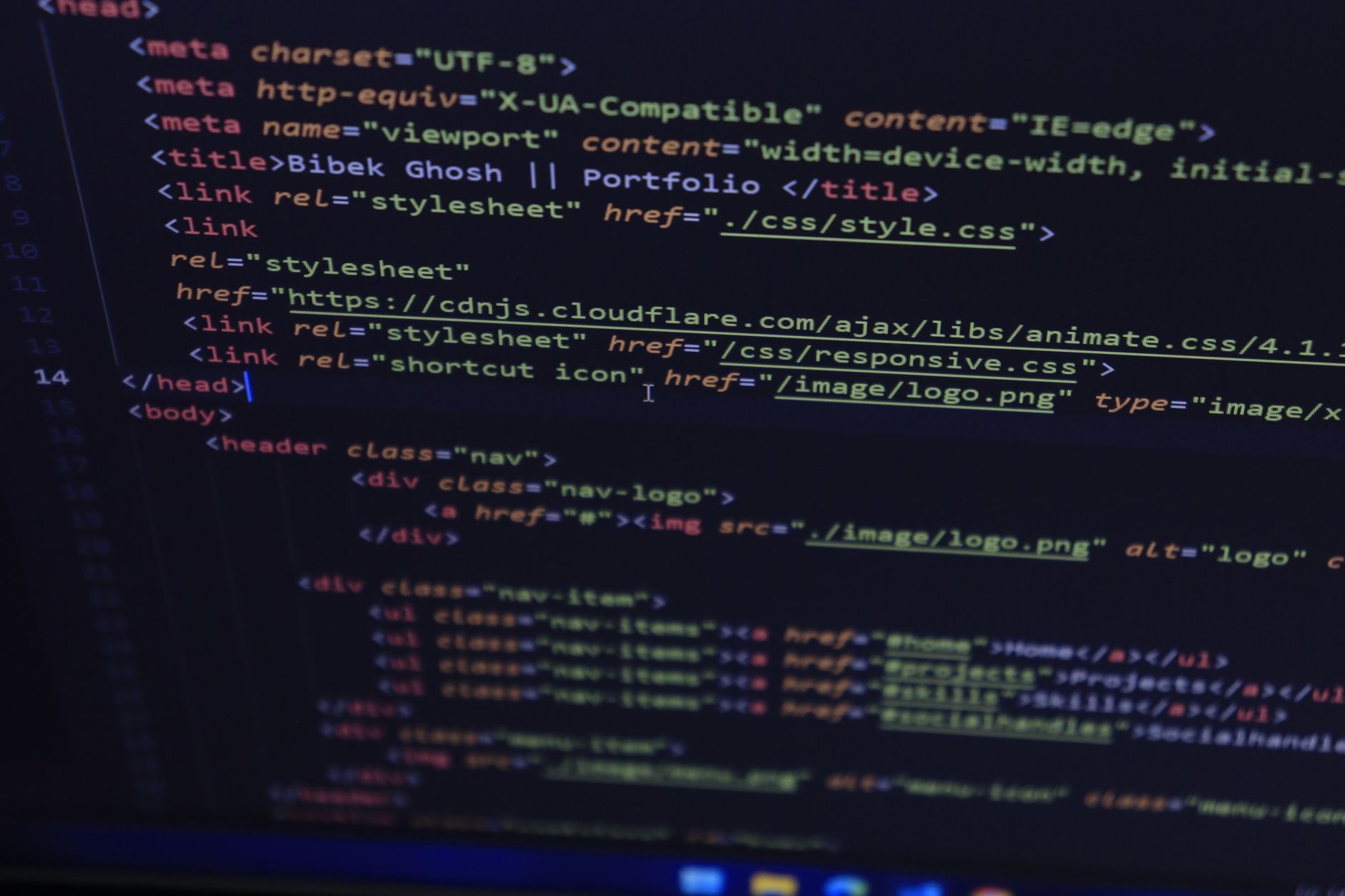Graphique illustrant les erreurs courantes en données structurées SEO pour le schema markup d'entreprise et GEO