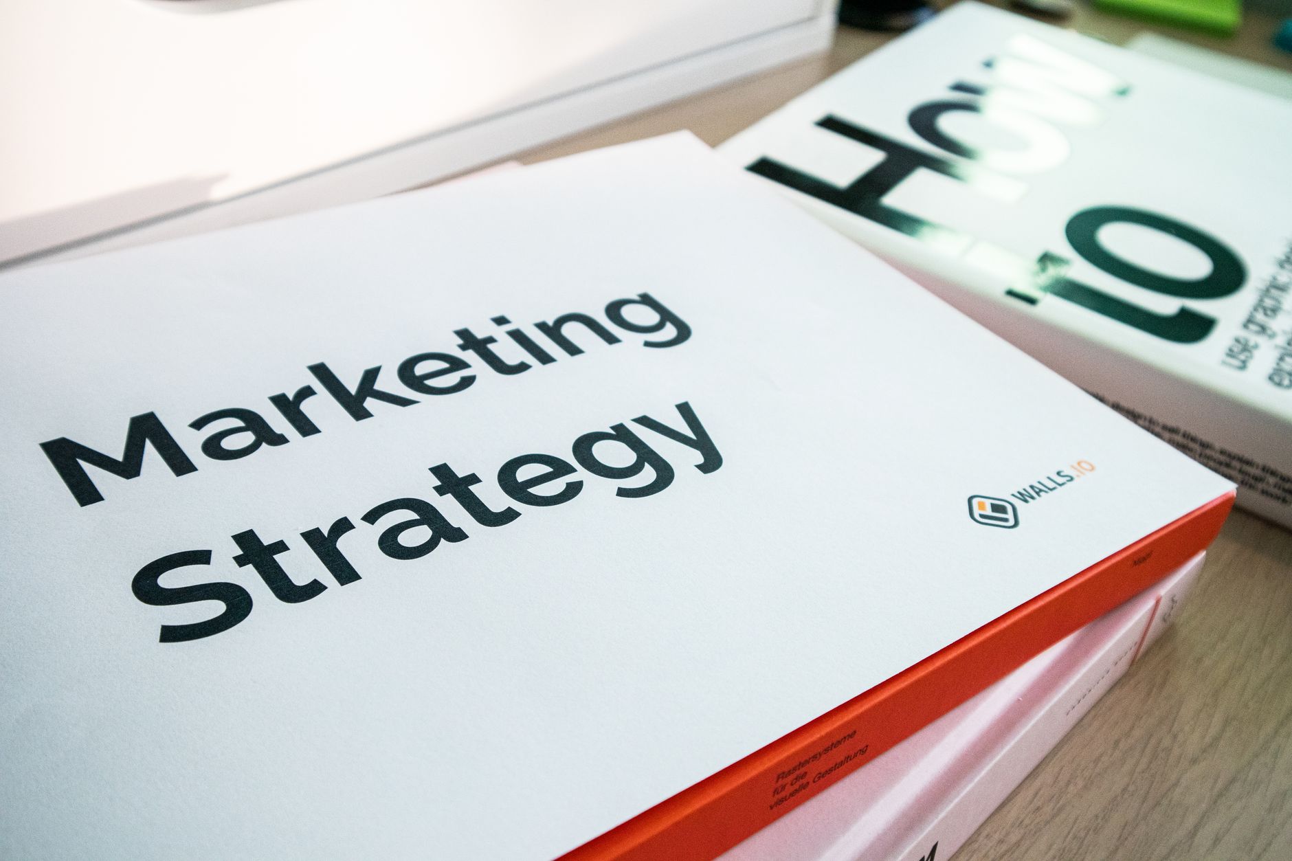 Comparaison marketing interne et externalisé pour PME avec conseils pour éviter erreurs dans le choix de la stratégie