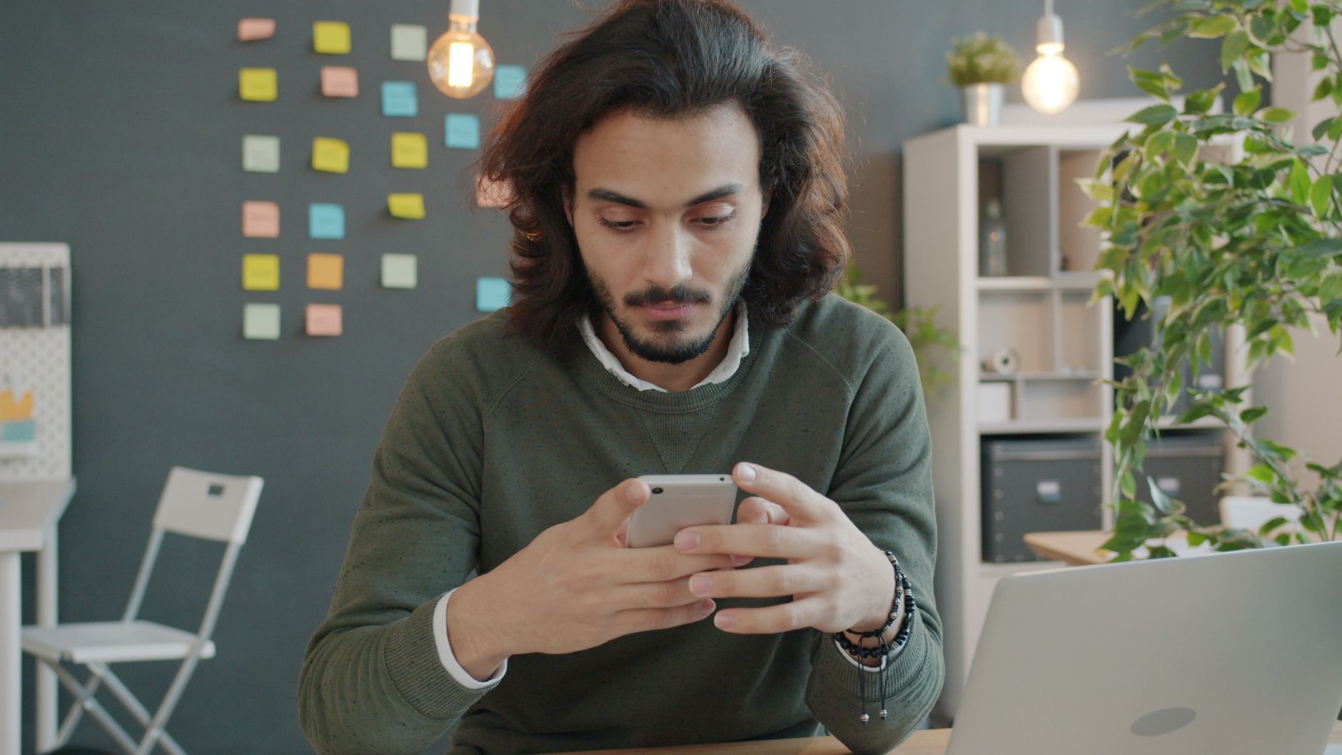 Image illustrant des outils d'automatisation pour optimiser la prospection digitale B2B et améliorer l'efficacité en 2026