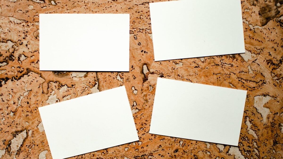 Comparaison des stratégies marketing B2B et B2C illustrant leurs différences principales