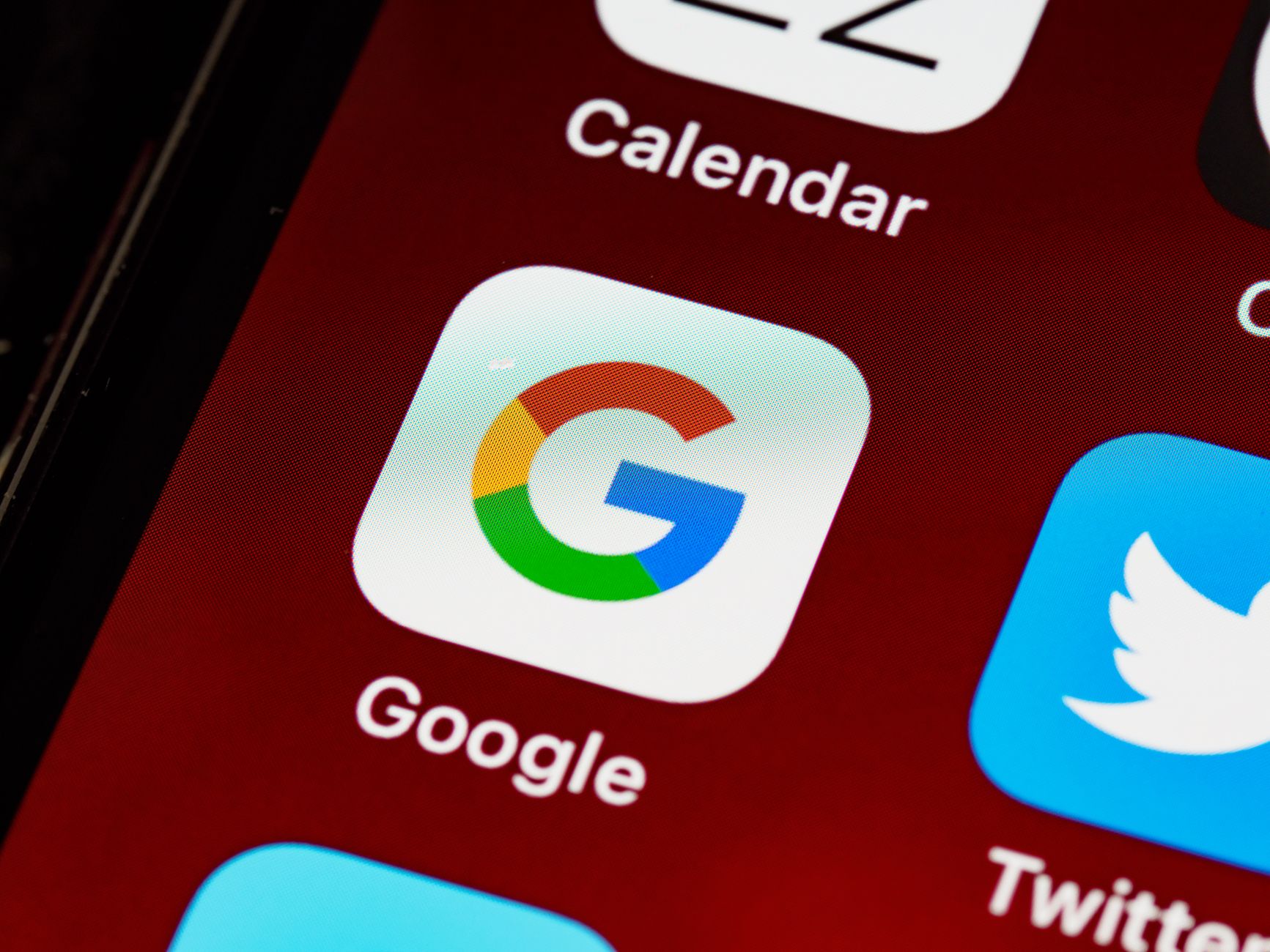 Notaire partageant son expertise en ligne pour améliorer sa visibilité et son marketing sur Google local