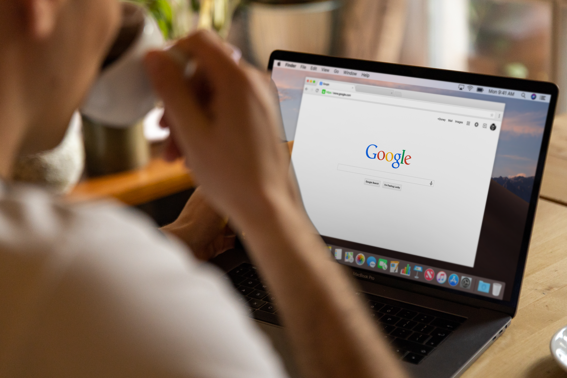 Graphique illustrant le suivi et l'ajustement d'une campagne Google Ads pour une TPE