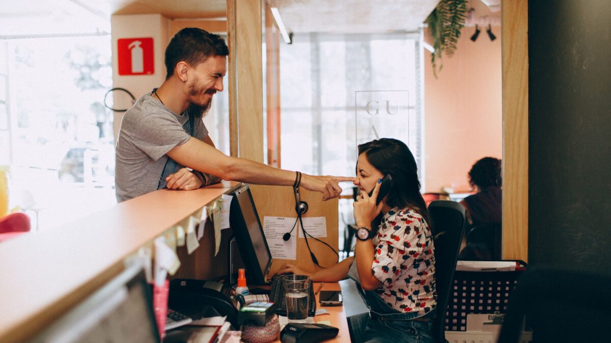 Témoignages clients B2B illustrant l'impact des avis sur la stratégie de vente