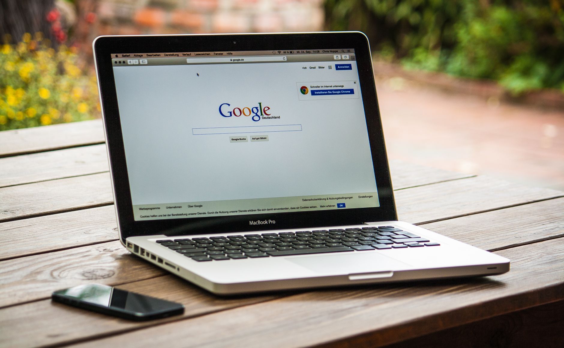 Image illustrant l'optimisation de la page contact pour une meilleure compatibilité mobile et un SEO local efficace pour PME