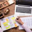 Image d'un calendrier éditorial pour PME avec idées de contenu et planning de publication sur réseaux sociaux