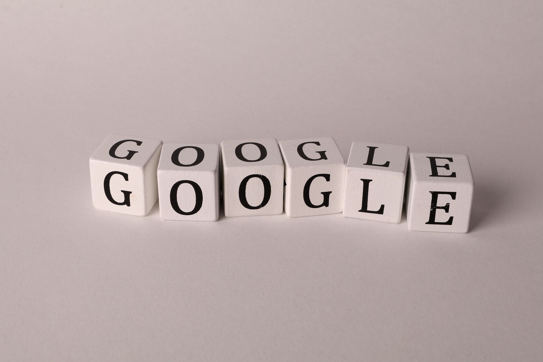 Image illustrant la création de contenu de qualité pour améliorer la stratégie SEO des PME